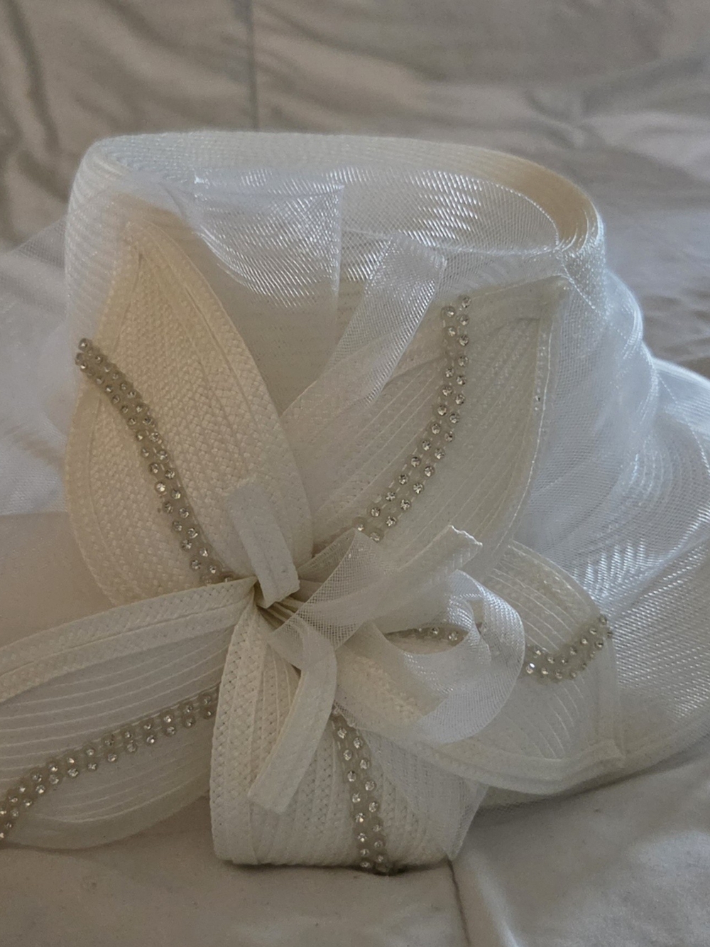 White Embellished Floral Fascinator Hat